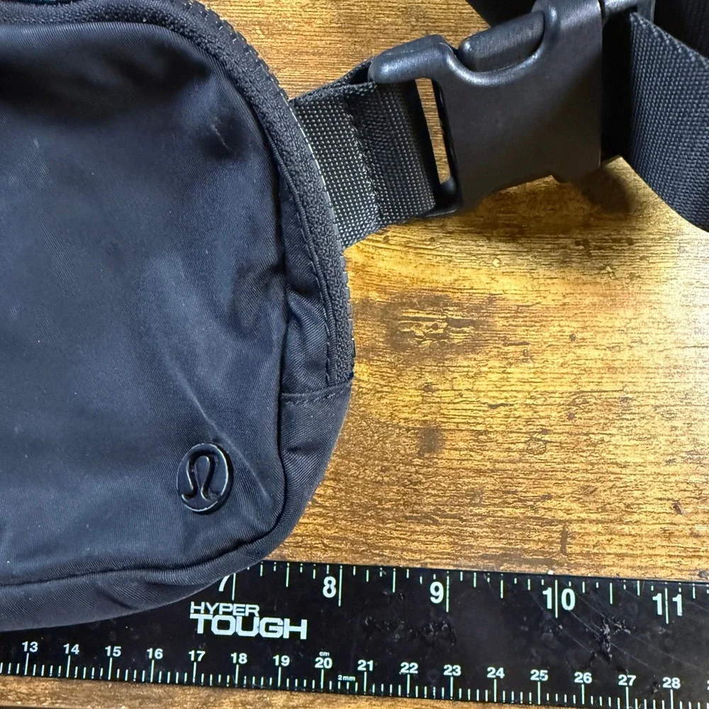 Lululemon‎ Everywhere Belt Bag LU9ASLS Black Nylon Waist Pack Unisex 1L OS